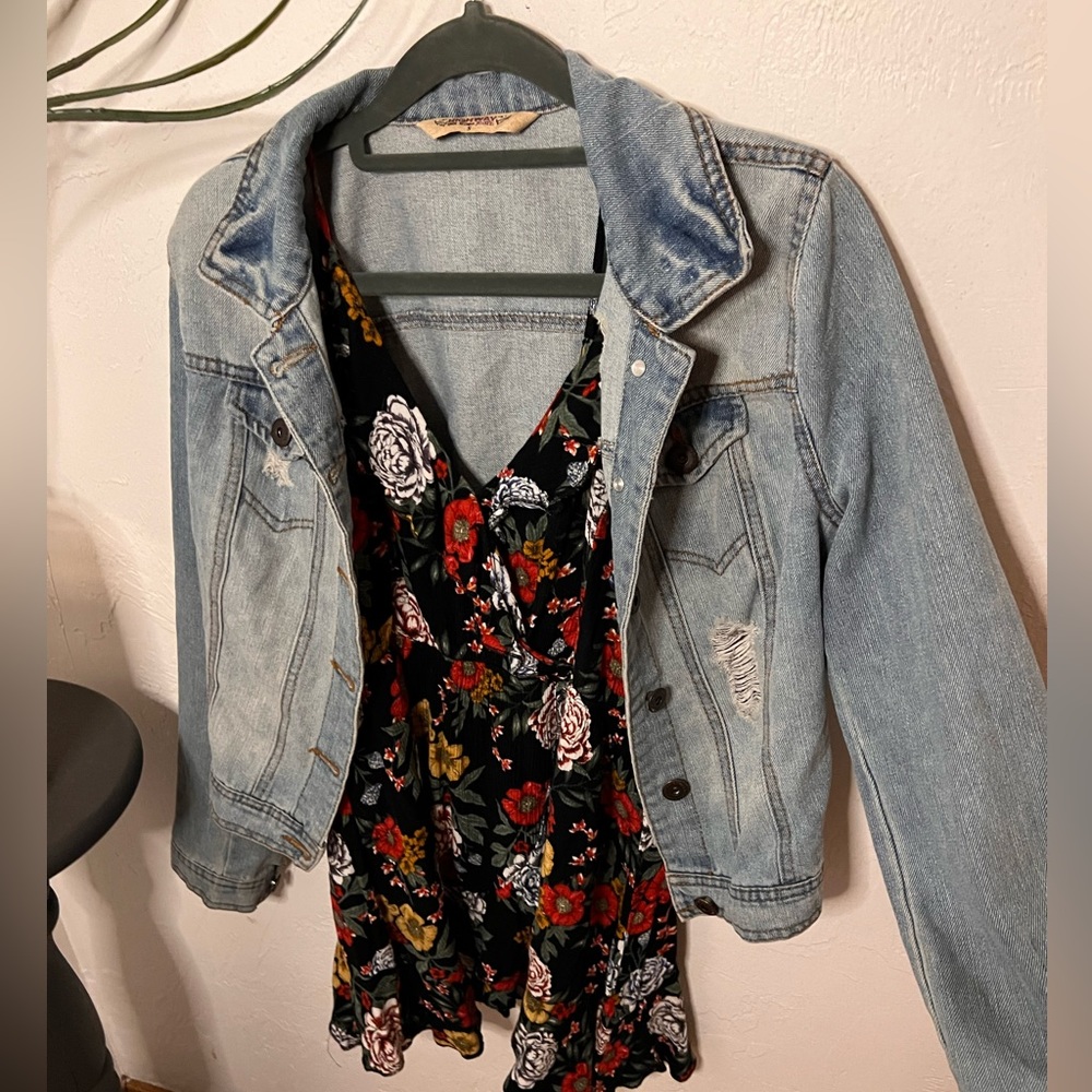 Small light wash highway jeans distressed jean jacket